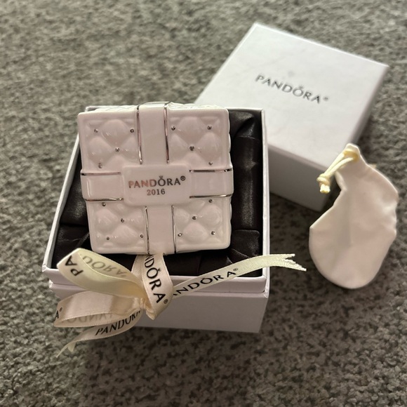 Pandora 🎁ornament NIB 2016 collectible - Picture 2 of 8